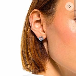 Swarovski Attract stud earrings
Circular, Blue, Rhodium plated